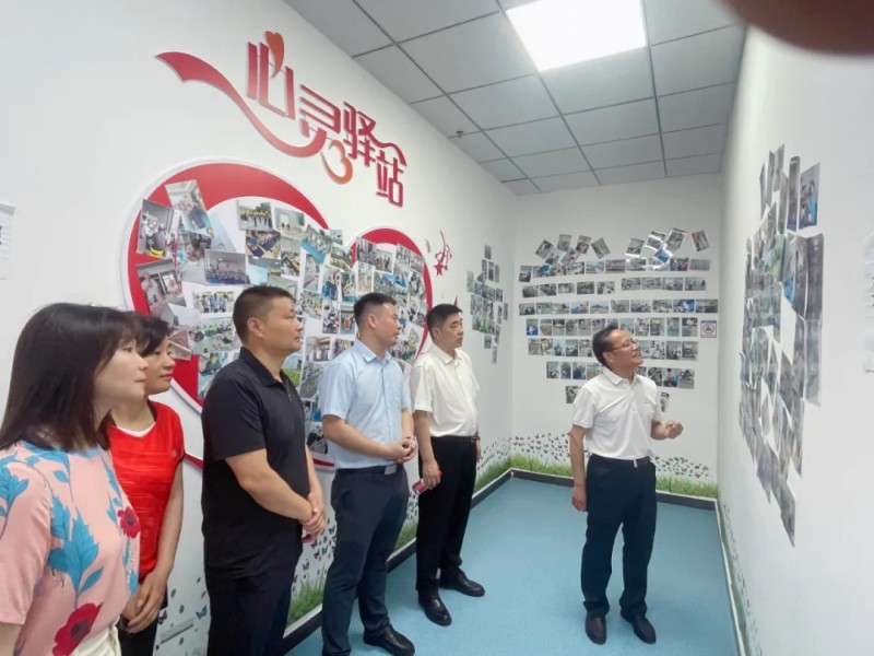 “關(guān)愛(ài)殘障人士，共享幸福生活”